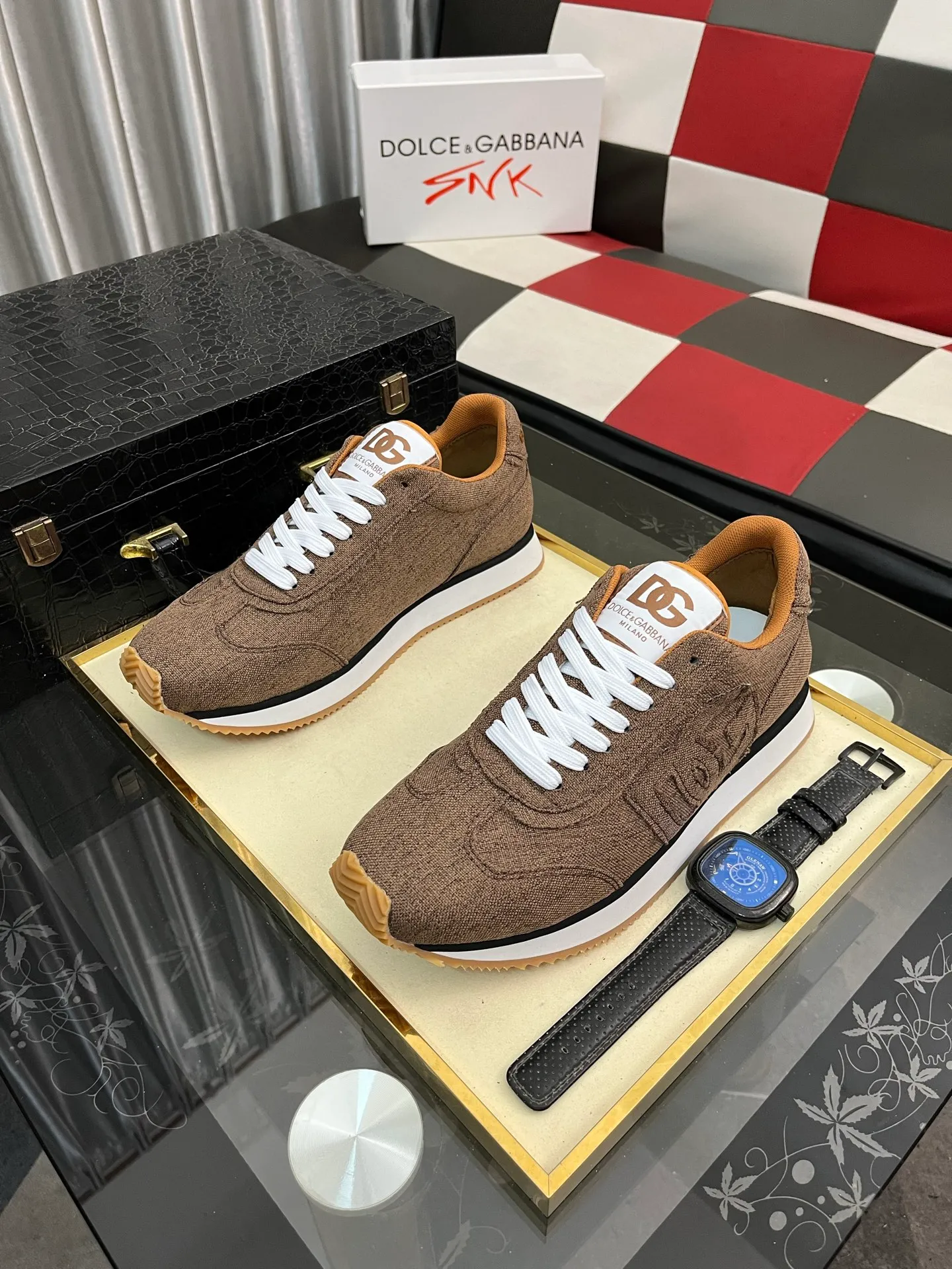 Men's shoes 💰458⌚️⌚️DG's latest popular casual shoes 🔥🔥, the tongue has the brand's iconic details, and the combination of silk cowhide and cow suede enhances the style. Fashionable and versatile, it can complement any look. Create an exquisite design with unique dynamic vitality and modern atmosphere, showing modern elegance. Size: 36-464️⃣colors available